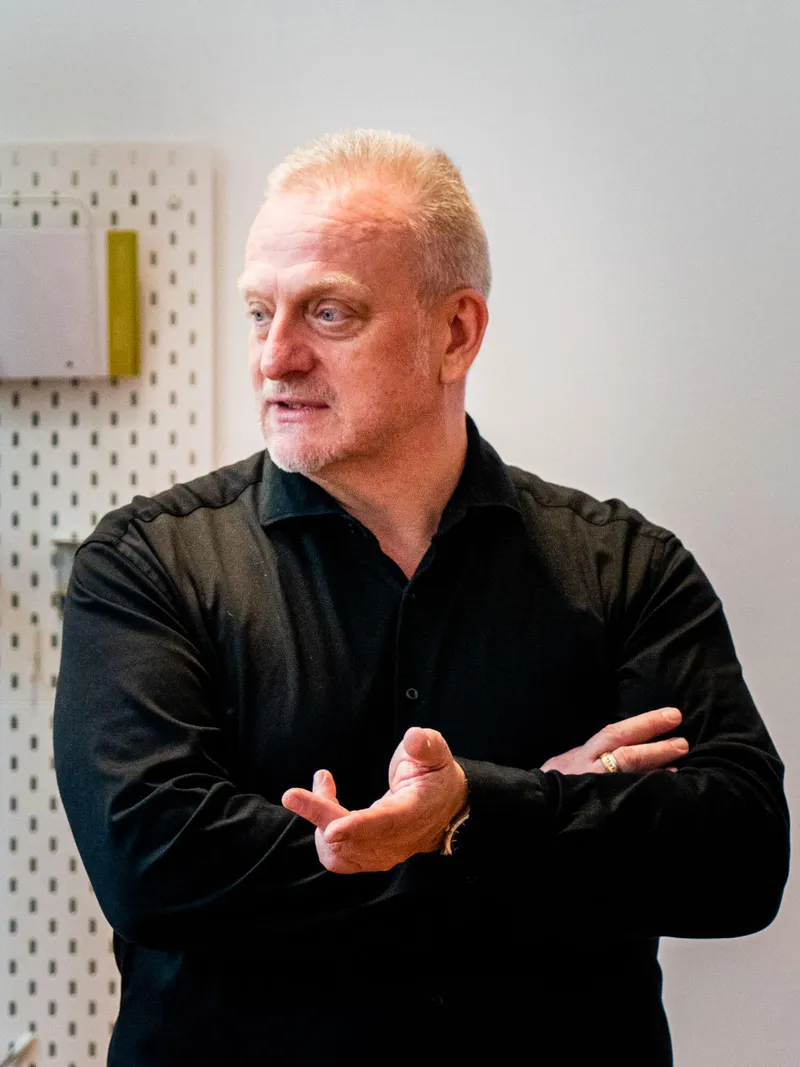 Portraitfoto von Michael Schuster
