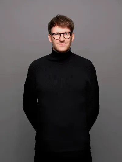 Portraitfoto von Hannes Eberlein, Managing Partner bei hej.build